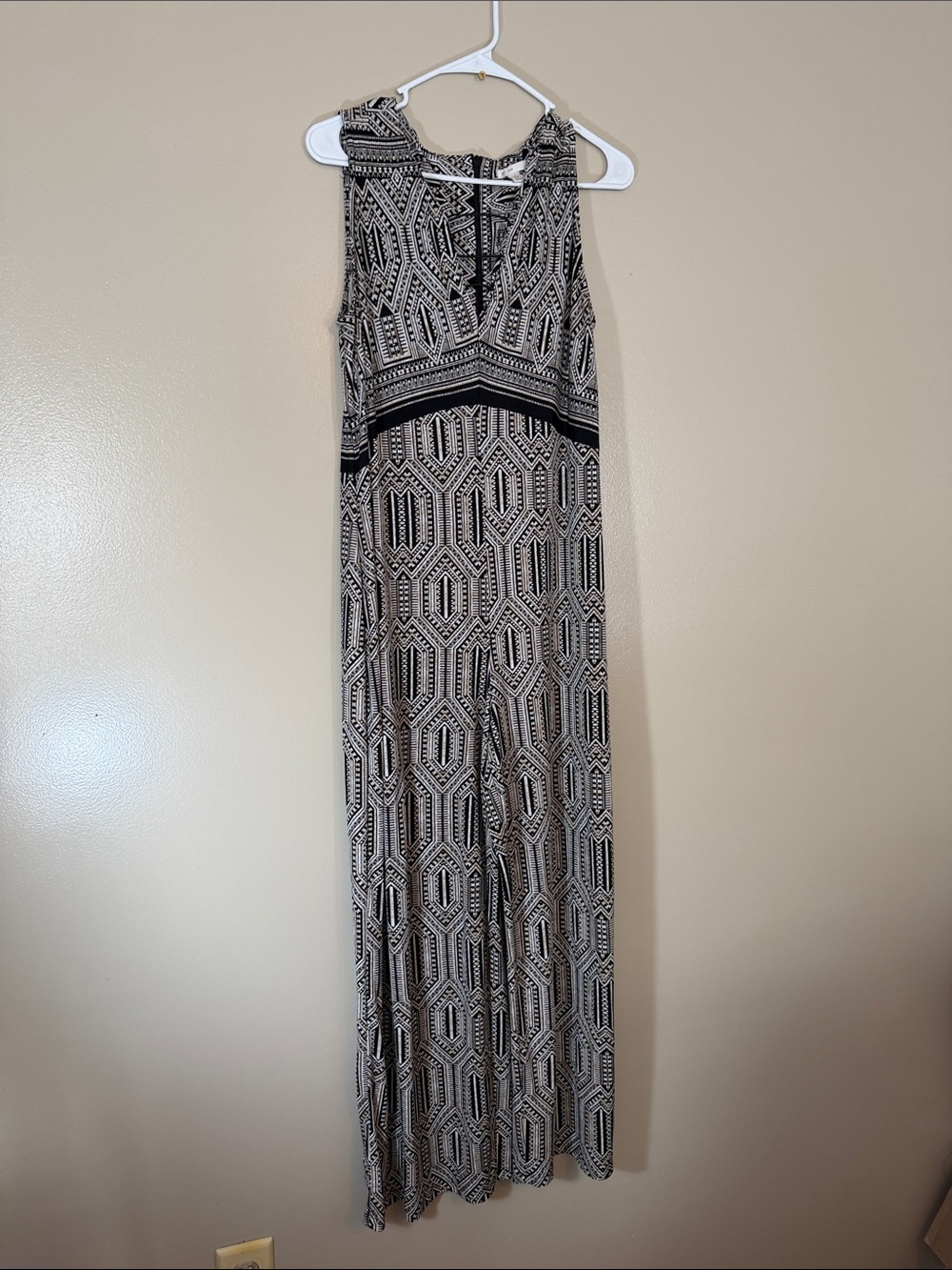 Sleeveless Geometric Print jumpsuit - Black and Cream